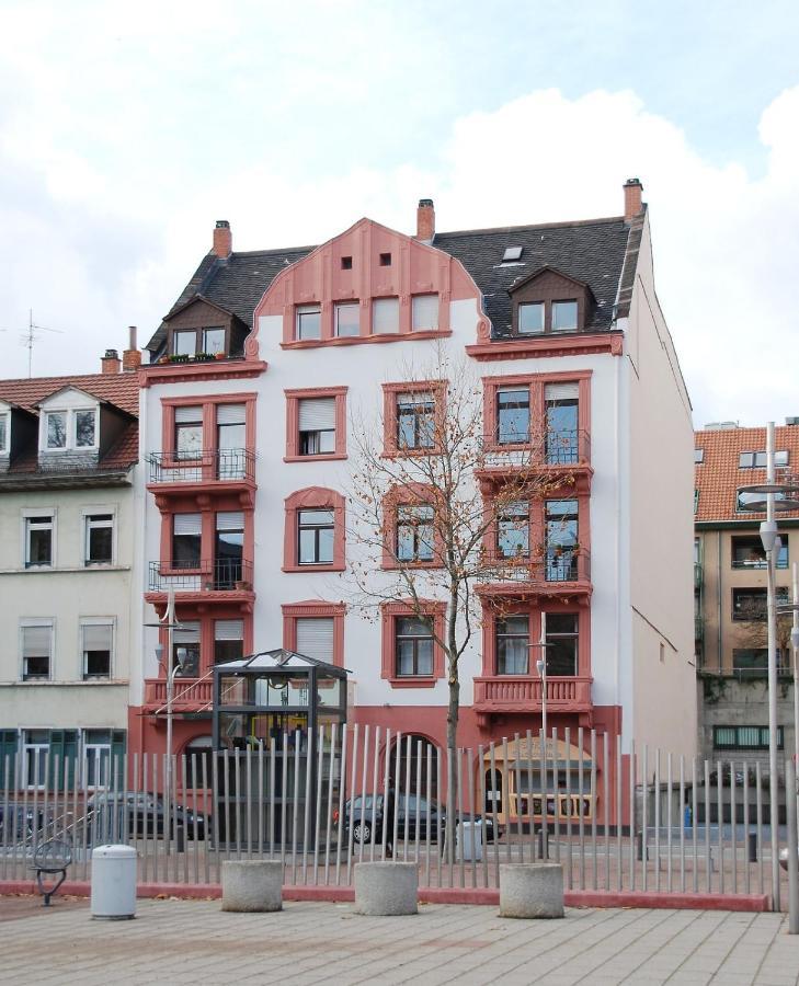 Sonniges Zimmer Mit Balkon Im Herzen Mannheims Luaran gambar